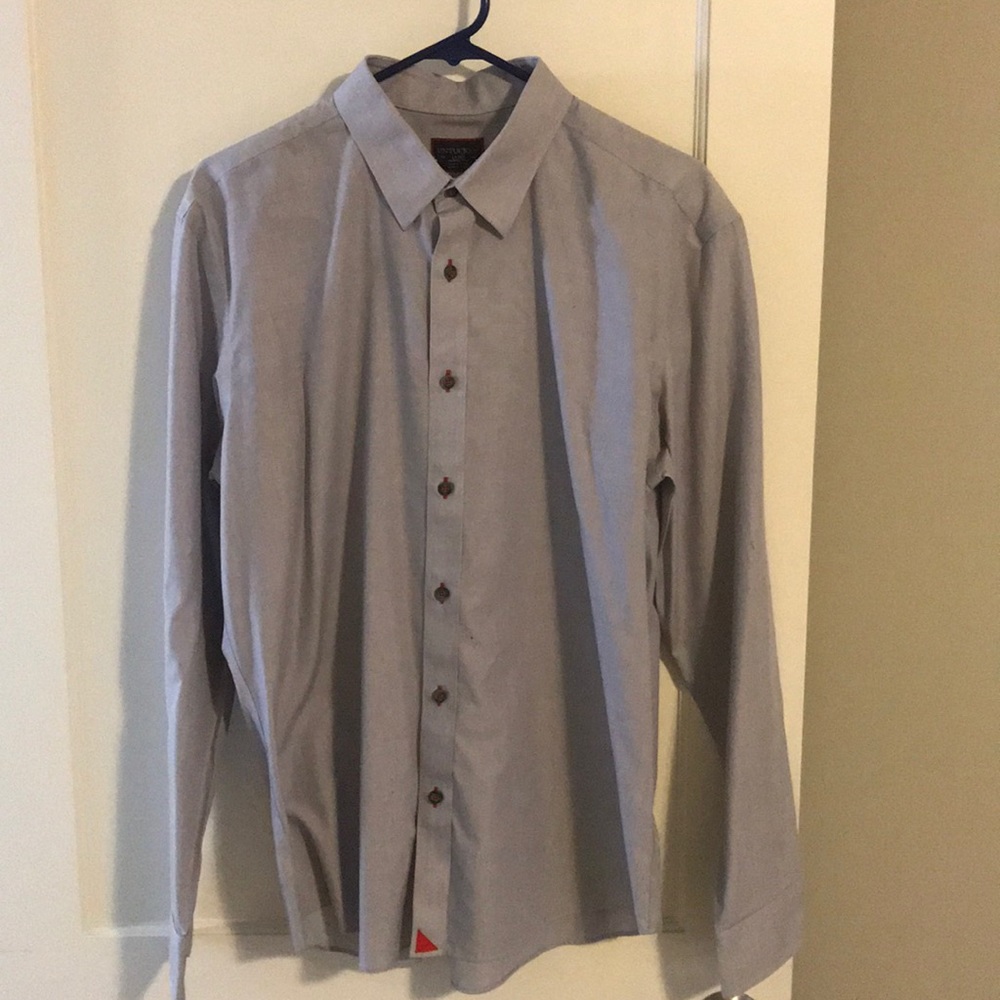 Men’s UNTUCKit button down